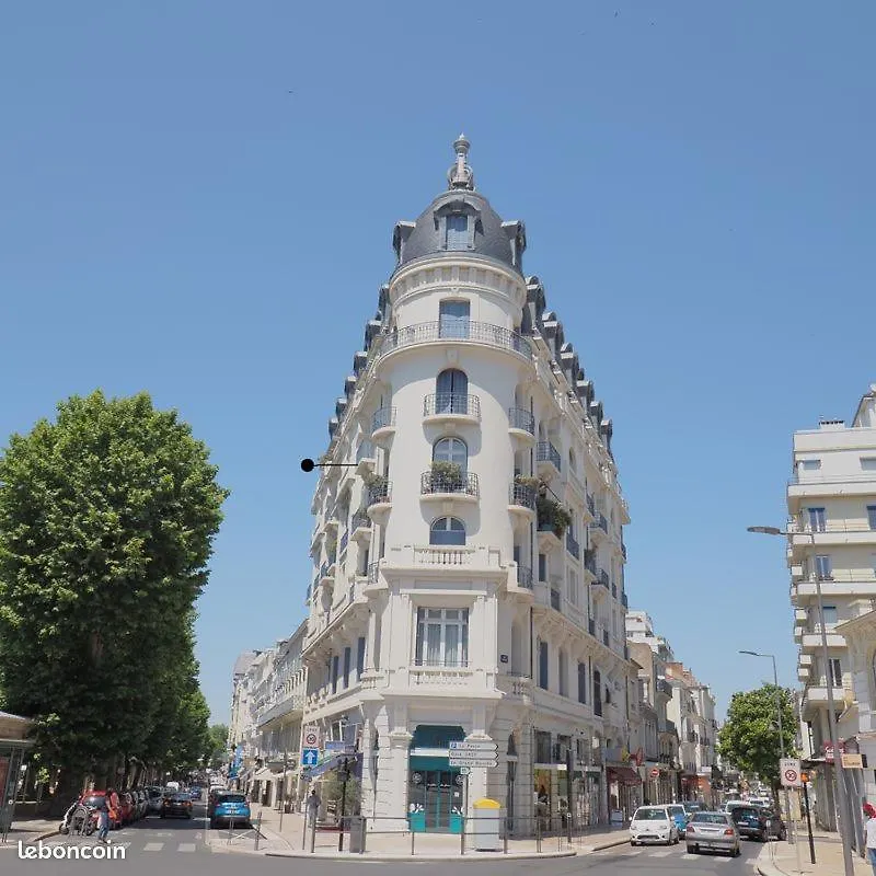 L'Astoria - Centre Ville - Proche Des Thermes - Ancien Palace Vichy 0*,  France